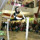 Children in Mall Varna enjoyed a circus performance and cotton candy on Friday nigh