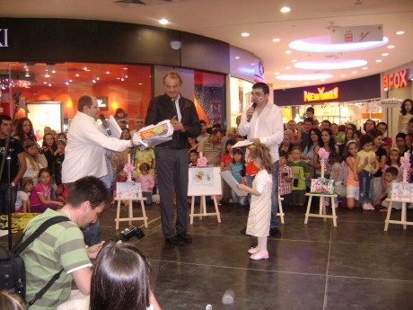 Five children with a prize for best young artist of Varna