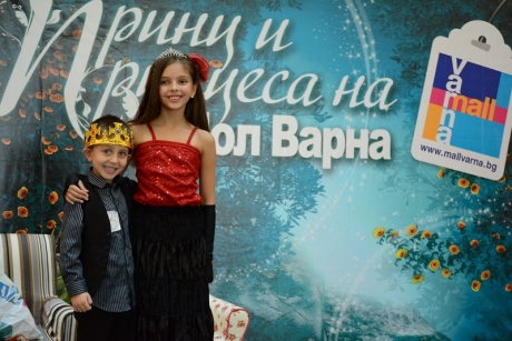 Fairytale characters competed for the titular dignity of the Prince and the Princess of Mall Varna